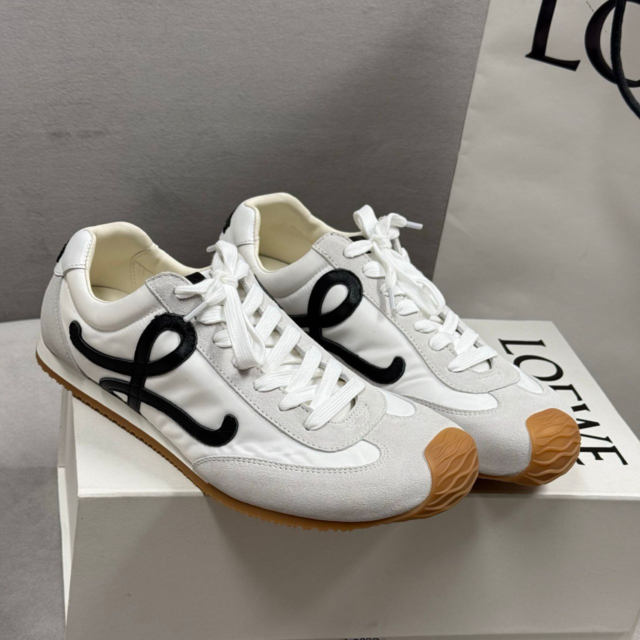 Tênis Runner Malha Branco com Detalhe Preto