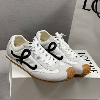 Tênis Runner Malha Branco com Detalhe Preto