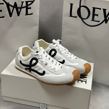 Tênis Runner Malha Branco com Detalhe Preto