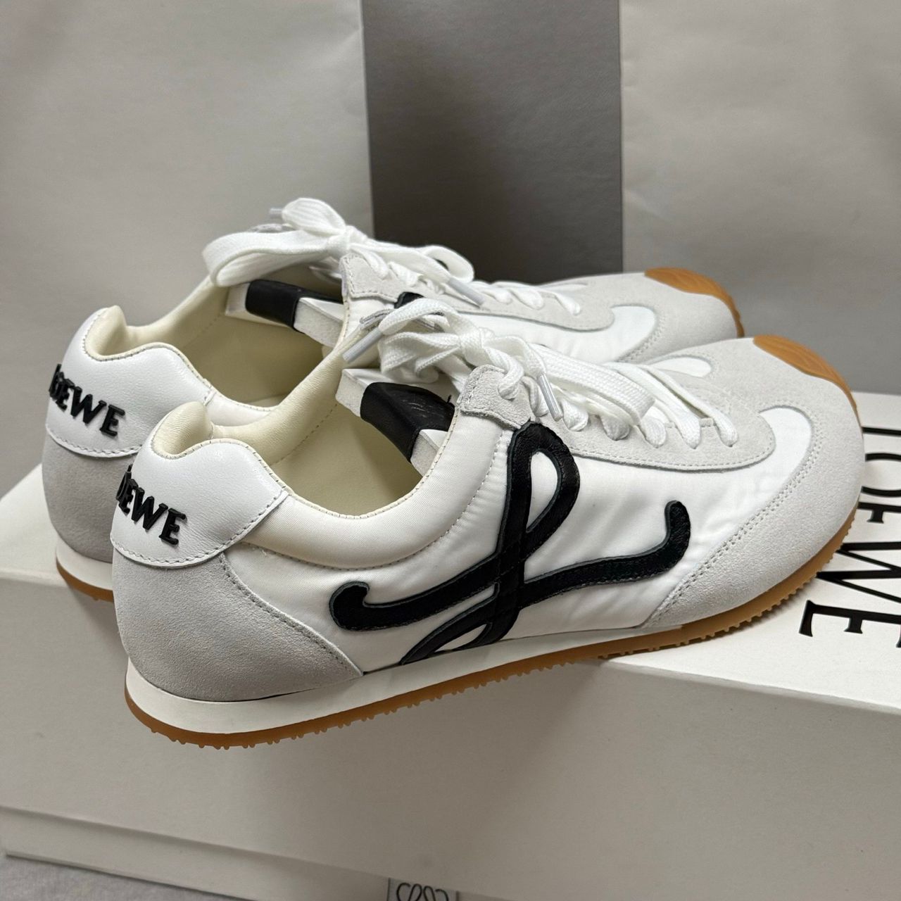 Tênis Runner Malha Branco com Detalhe Preto