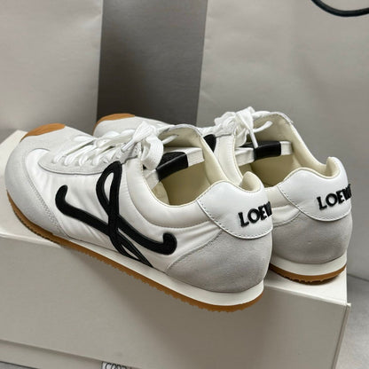 Tênis Runner Malha Branco com Detalhe Preto