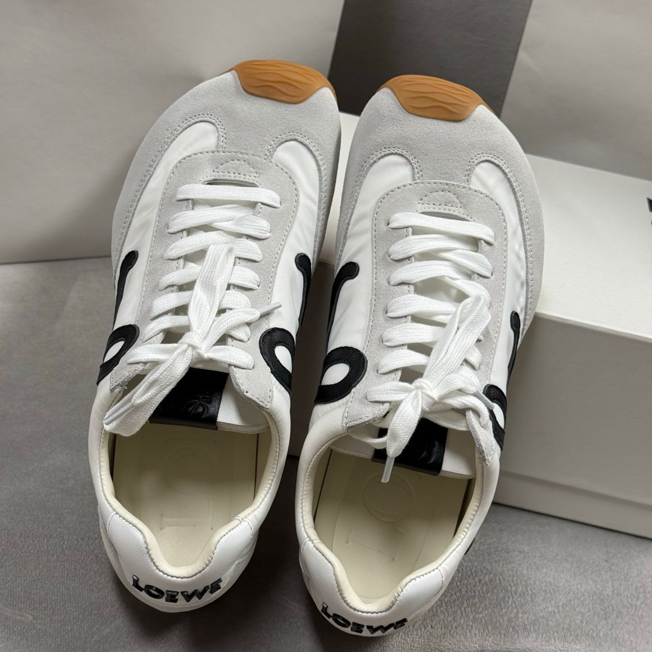 Tênis Runner Malha Branco com Detalhe Preto