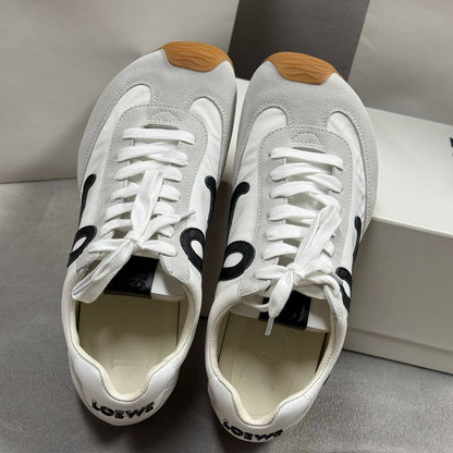 Tênis Runner Malha Branco com Detalhe Preto