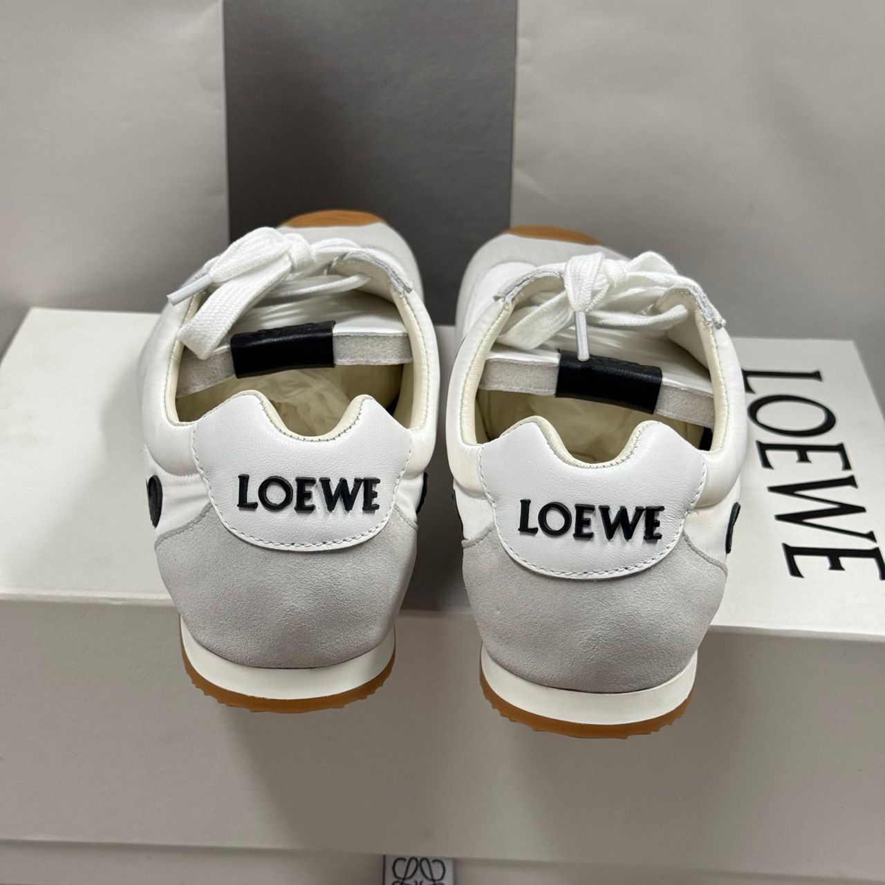 Tênis Runner Malha Branco com Detalhe Preto