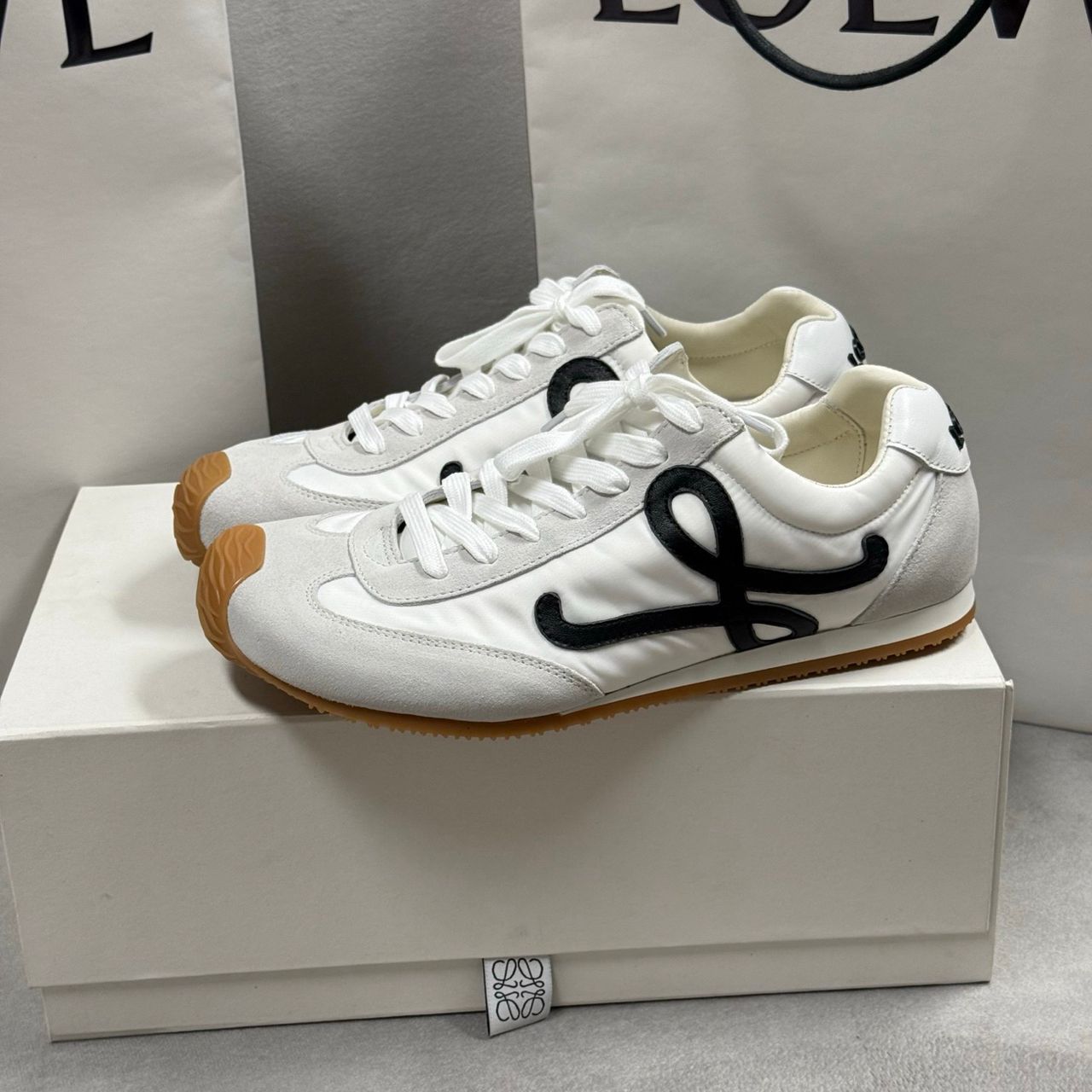 Tênis Runner Malha Branco com Detalhe Preto
