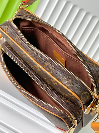 Bolsa Transversal Couro Padrão Monograma Geométrico Marrom