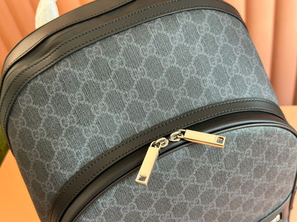 Mochila Couro Preto com Alças Ajustáveis
