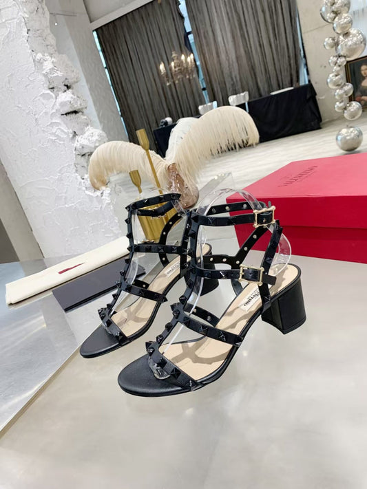 Sandália Couro Preto Tachas Decorativas
