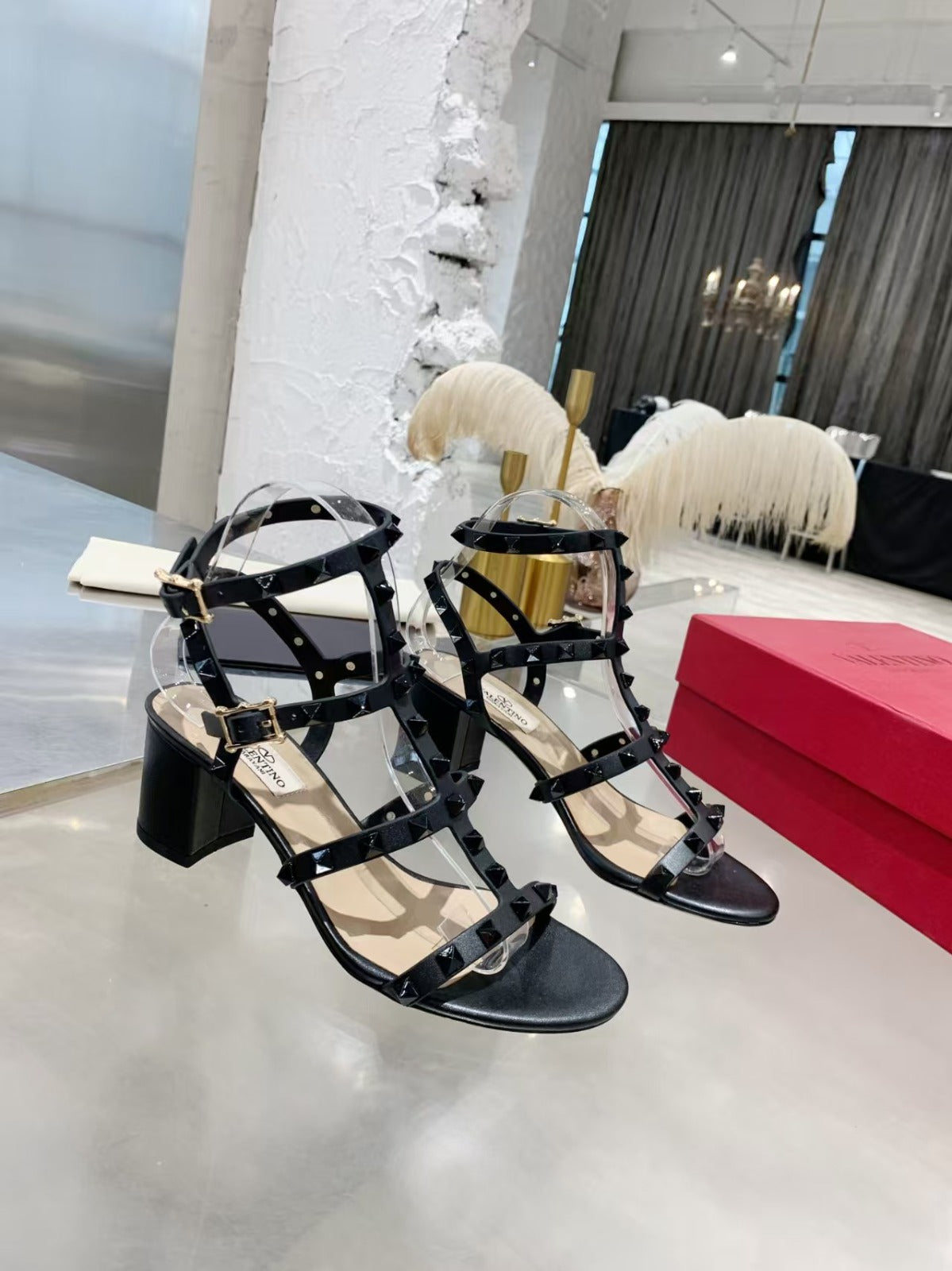 Sandália Couro Preto Tachas Decorativas