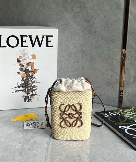 Bolsa Quadrada Palha Natural Couro Detalhes Estruturado