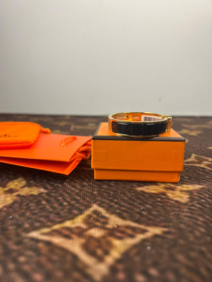 Pulseira Bracelete Couro Esmaltado Fechamento Clique