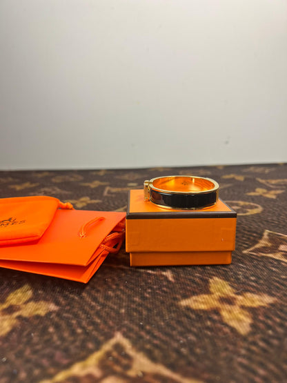 Pulseira Bracelete Couro Esmaltado Fechamento Clique