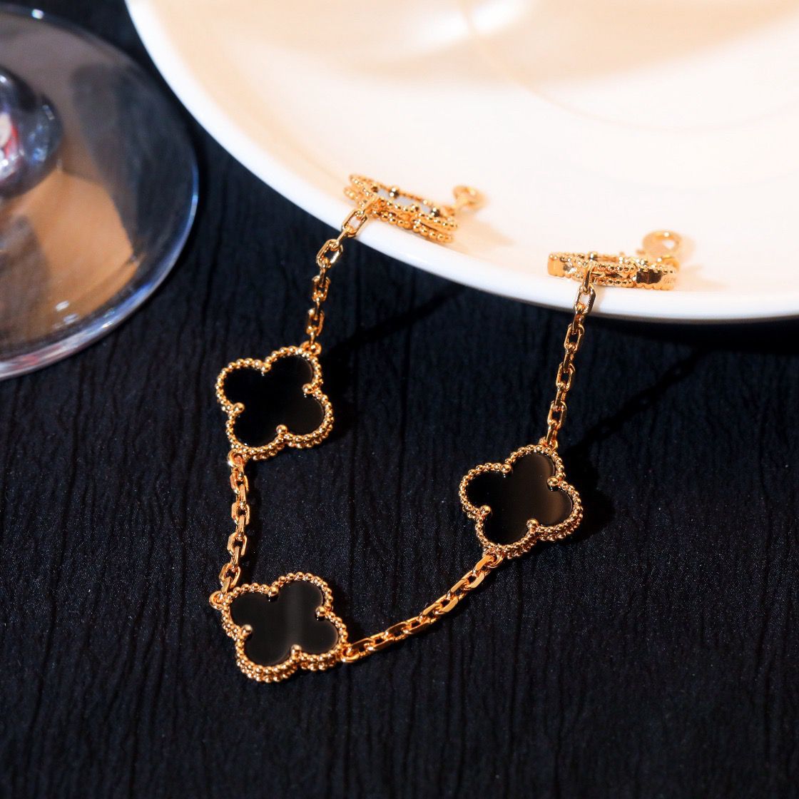 Pulseira Metal Dourado Detalhe Floral