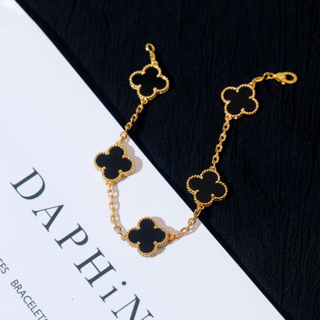 Pulseira Metal Dourado Detalhe Floral