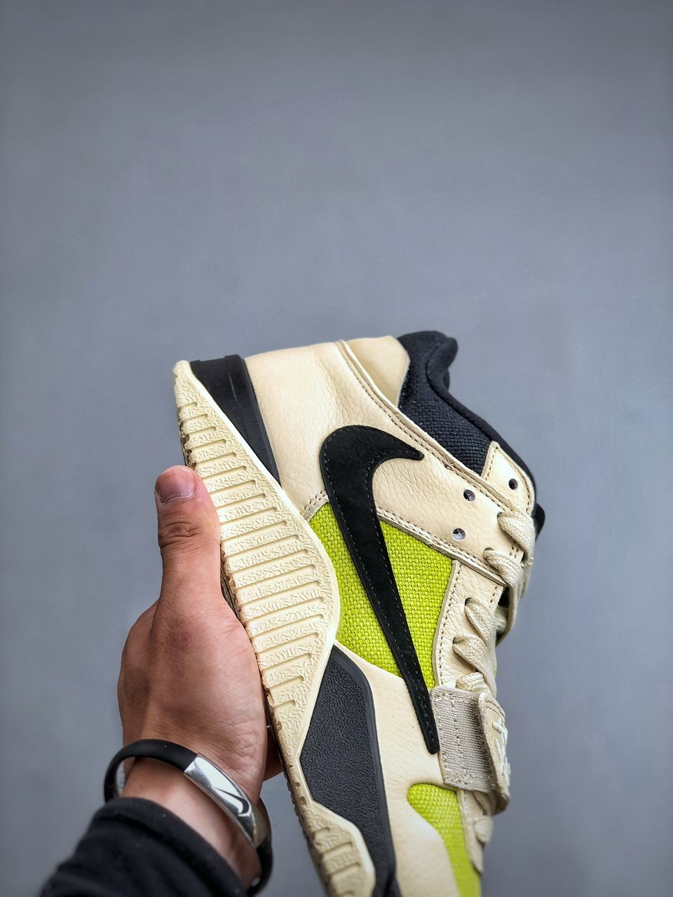 Tênis Cano Alto Basquete Suede Verde Cactus Detalhe Rebite