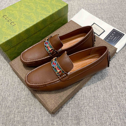 Mocassim Couro Marrom Letras Entrelaçadas