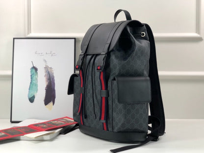 Mochila Couro Padrão Letras Entrelaçadas