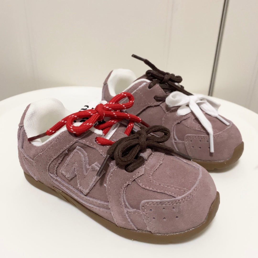 Tênis Infantil Malha Rosa Detalhes Laterais Cinza