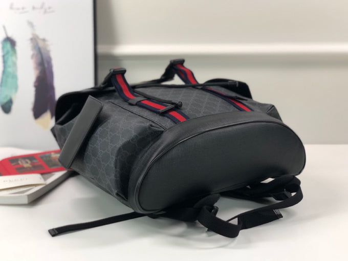 Mochila Couro Padrão Letras Entrelaçadas