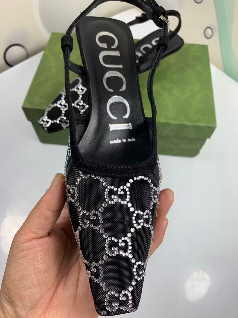 Sapatilha Slingback Couro Letras Entrelaçadas