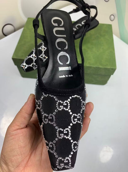 Sapatilha Slingback Couro Letras Entrelaçadas