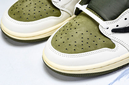 Tênis Cano Baixo Couro Tons de Olive com Detalhes Contrastantes