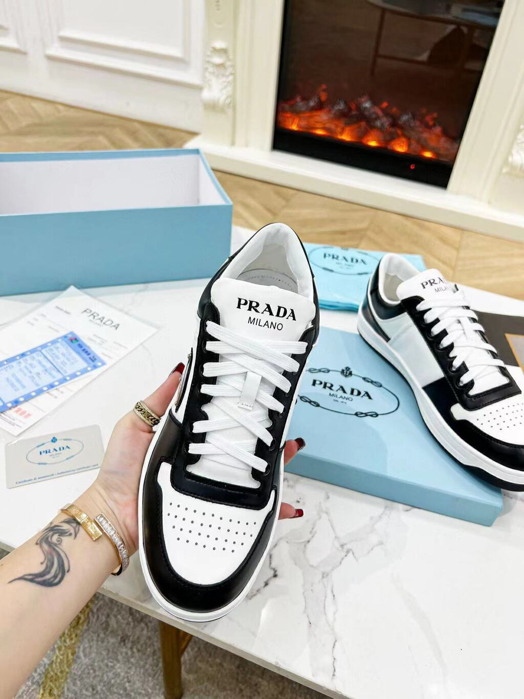 Tênis Couro Cano Baixo Branco com Detalhe Preto