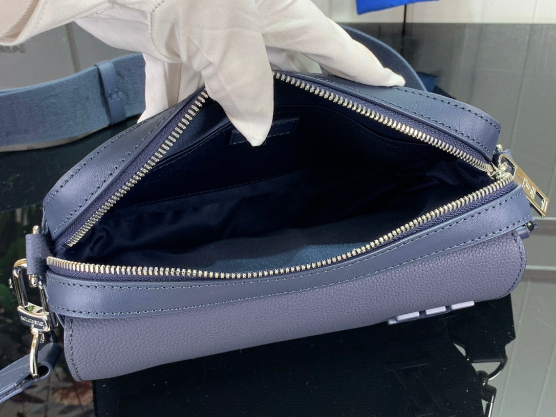 Bolsa Mensageiro Nylon Azul Marinho Detalhe Lateral