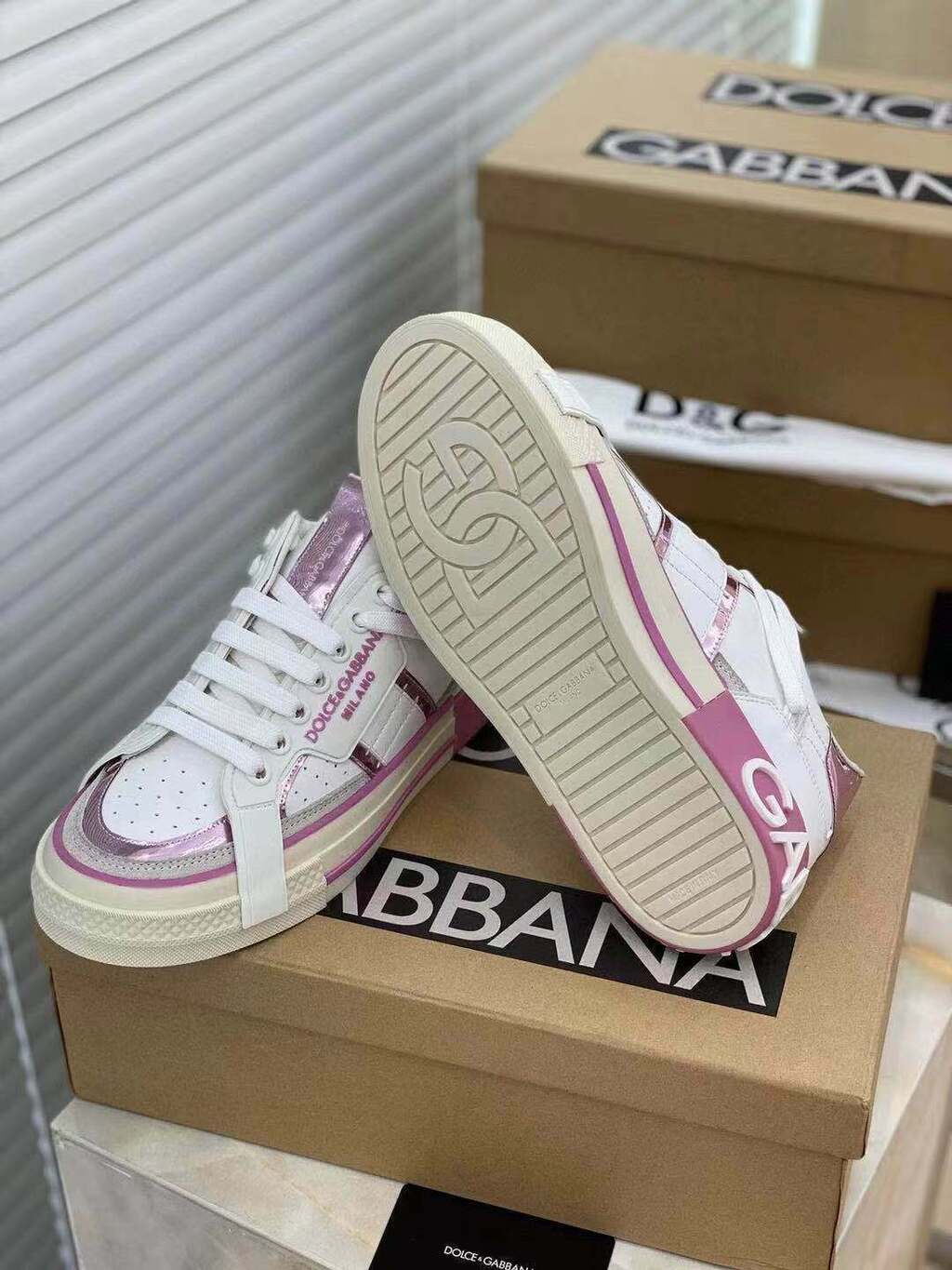 Tênis Couro Branco Rosa Detalhe Colorido