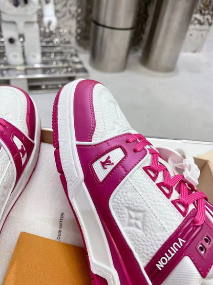 Tênis Couro Rosa e Branco Detalhes Geométricos