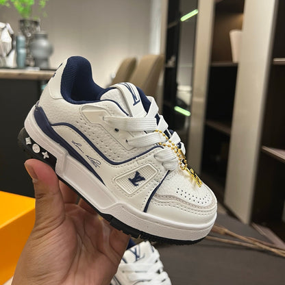 Tênis Infantil Couro Azul e Branco Padrão Geométrico