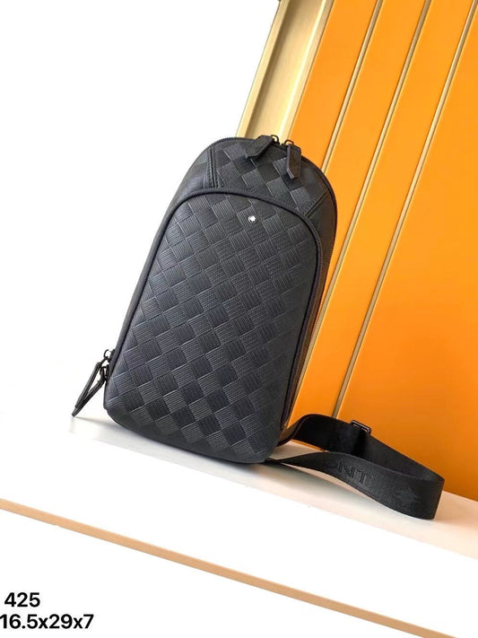 Mochila Nylon Preta com Detalhe Frontal Minimalista