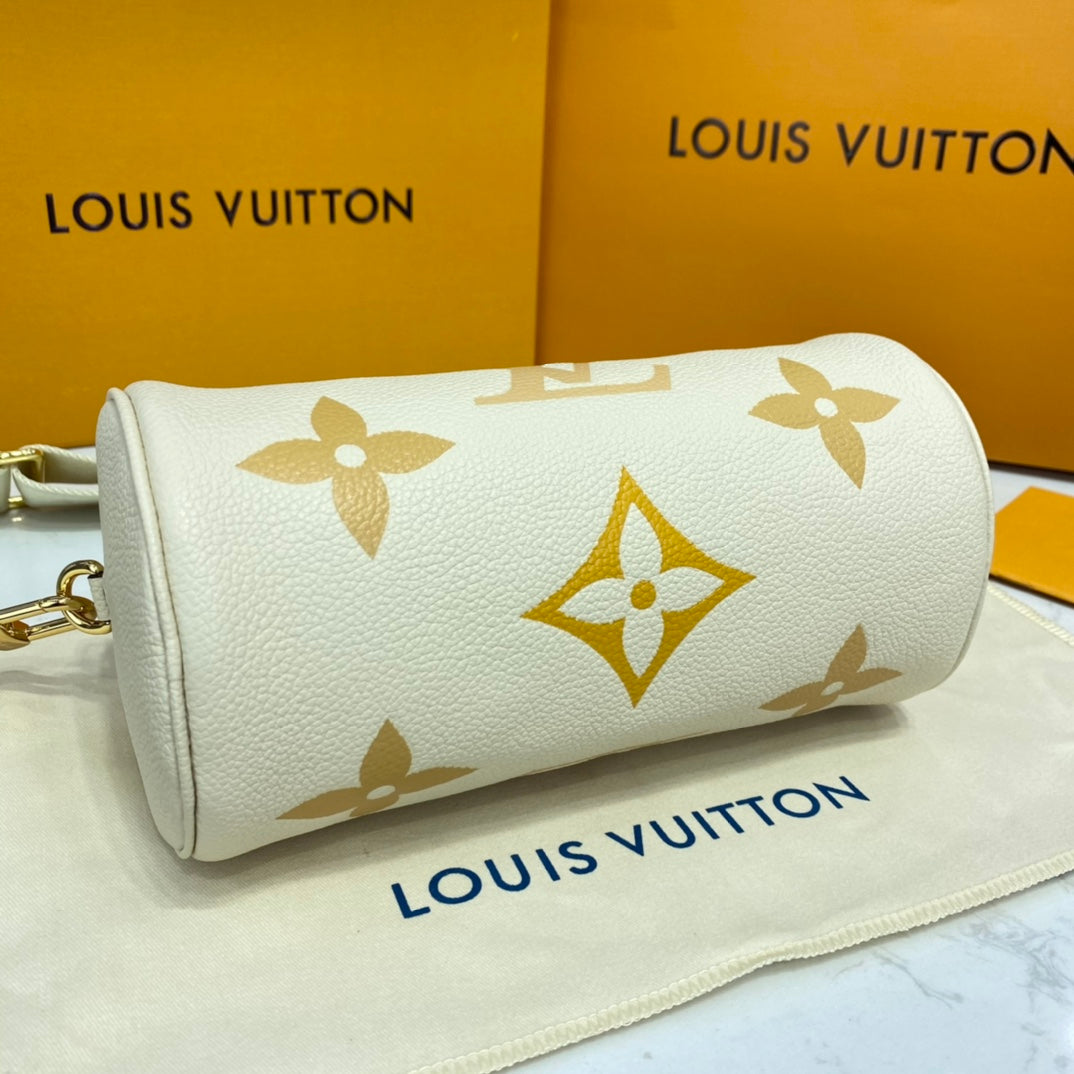 Bolsa Satchel Couro Branco Padrão Monograma Geométrico