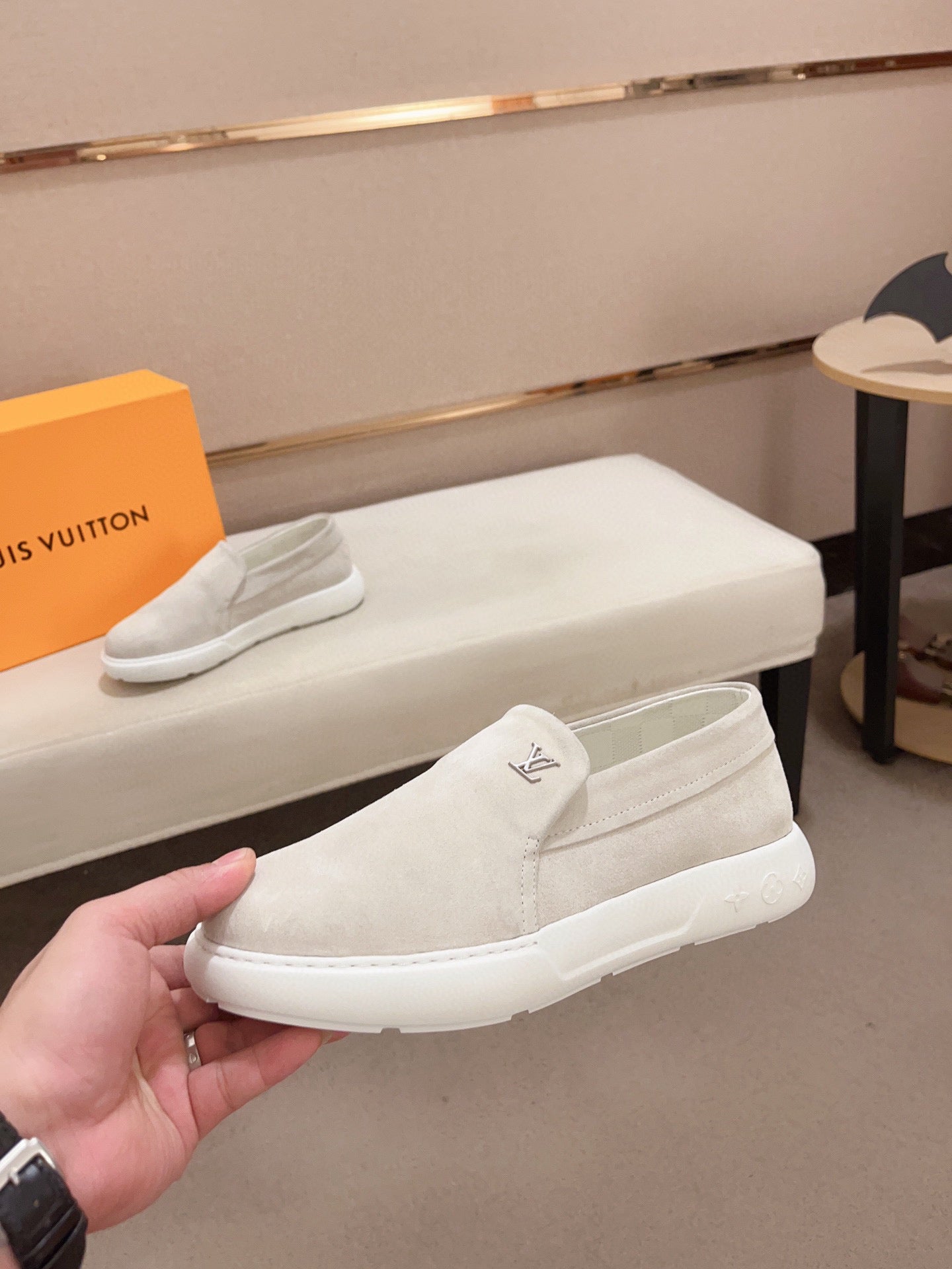 Tênis Slip-On Camurça Branco