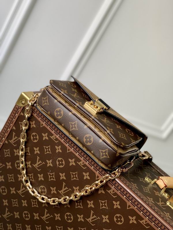Bolsa Pequena Couro Padrão Monograma Geométrico Marrom