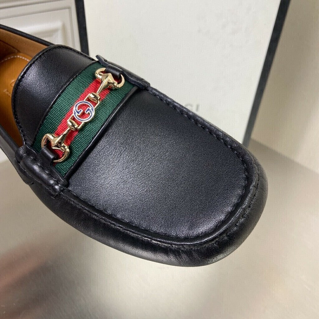 Mocassim Couro Letras Entrelaçadas