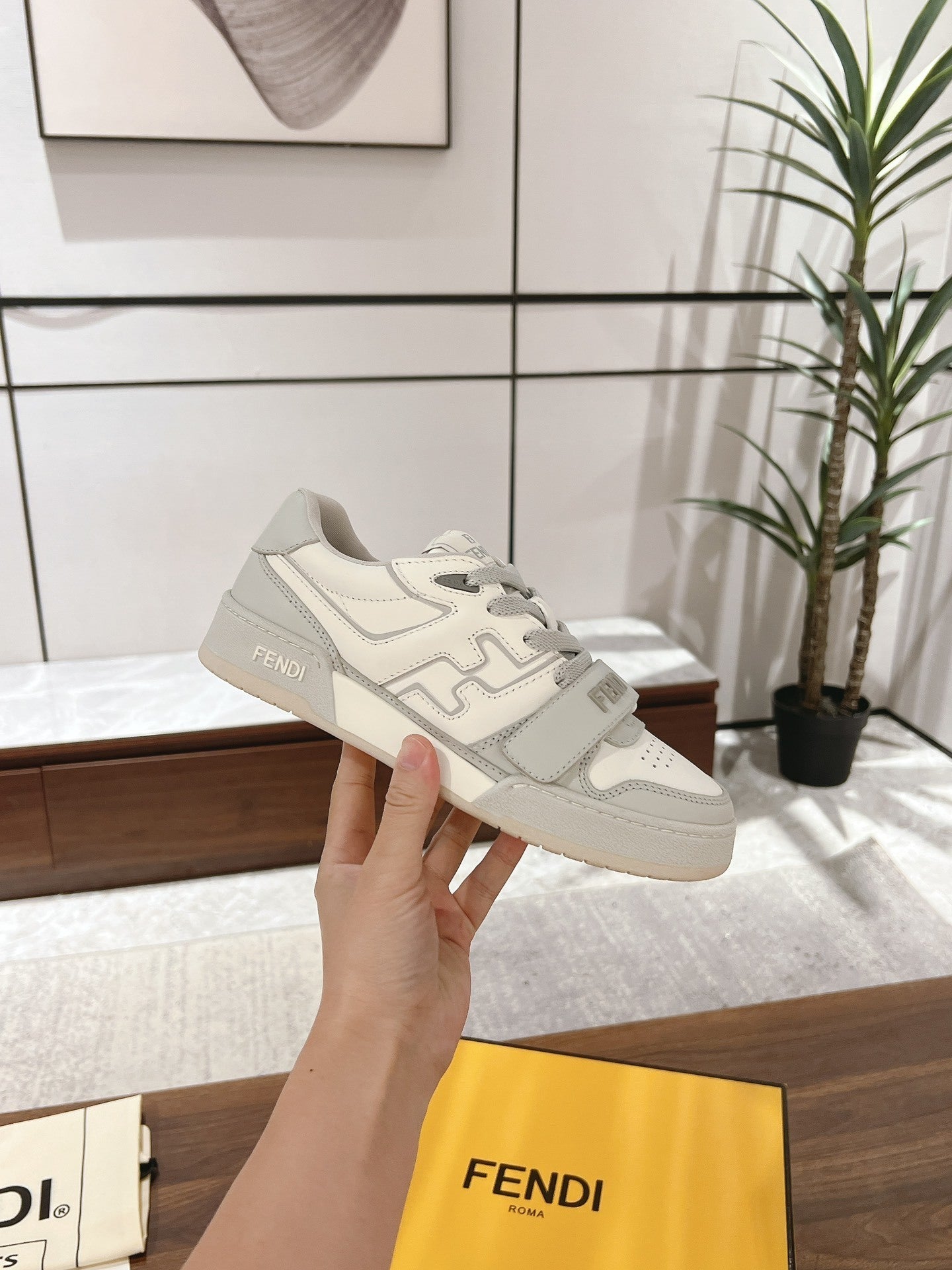 Tênis Couro Branco Cinza