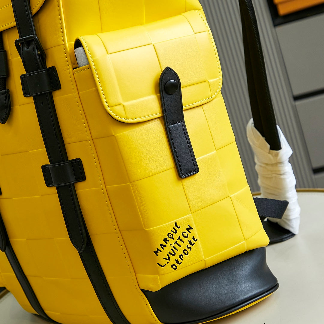 Mochila Couro Amarela Padrão Monograma Geométrico