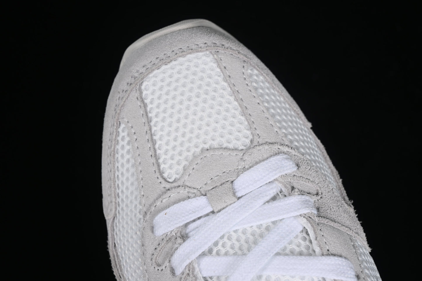 Tênis Runner Malha Branca Detalhe Lateral
