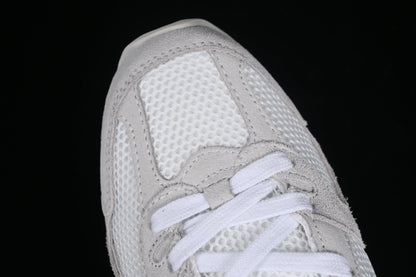 Tênis Runner Malha Branca Detalhe Lateral
