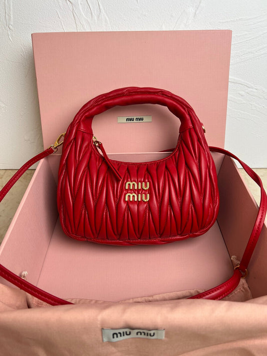 Bolsa Hobo Mini Cetim Acolchoado Vermelho