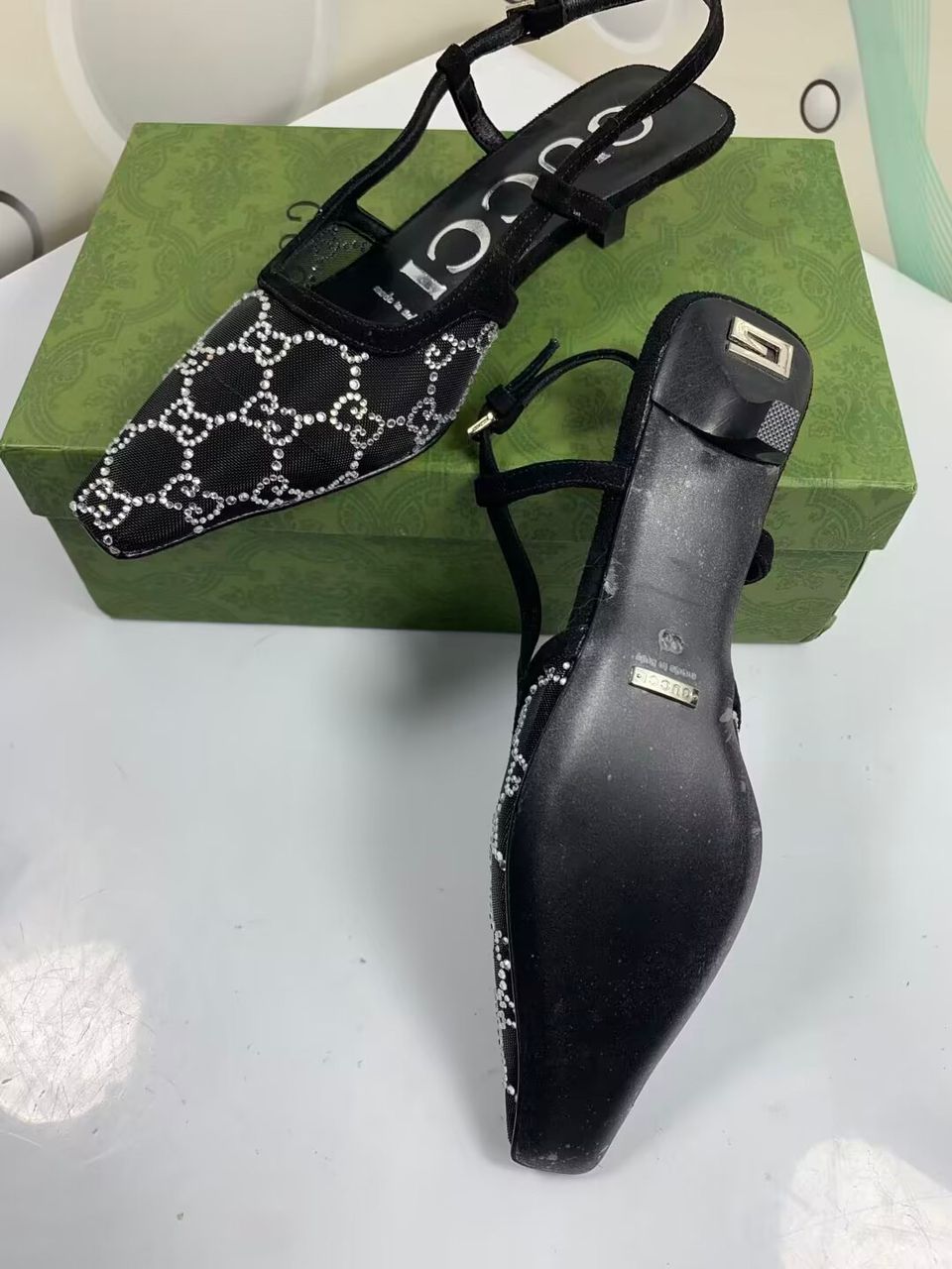 Sapatilha Slingback Couro Letras Entrelaçadas
