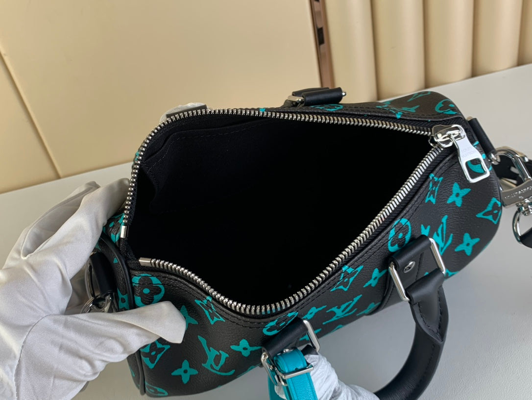 Bolsa de Viagem Couro Padrão Monograma Geométrico Marrom 25cm