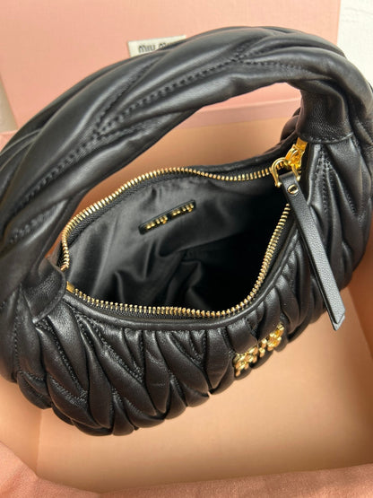 Bolsa Hobo Mini Cetim Acolchoado Preto