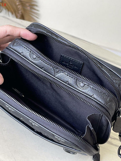 Bolsa Couro Padrão Monograma Geométrico