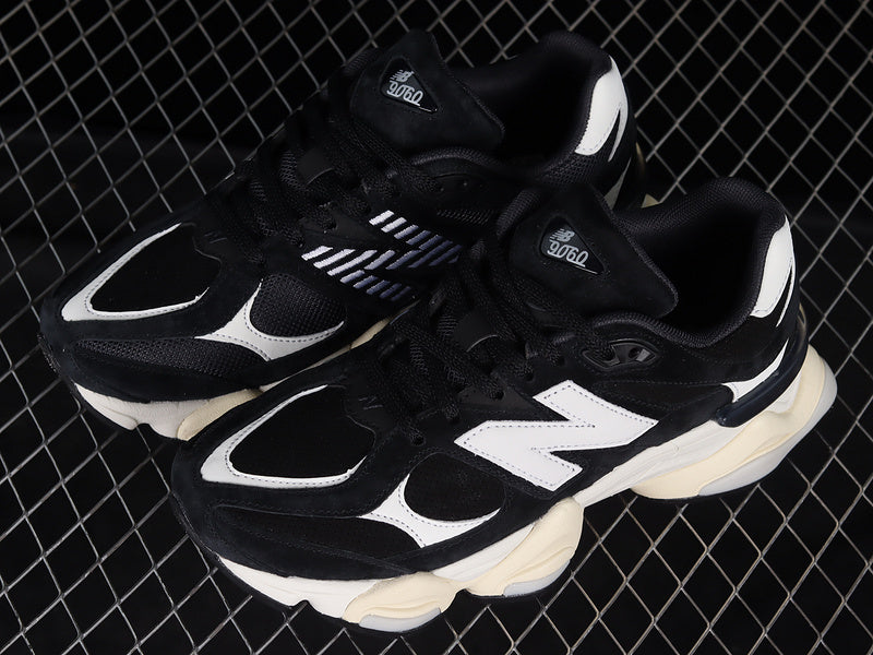 Tênis Runner Malha Preto Detalhe Branco