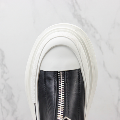 Bota Cano Médio Couro Preto Solado Branco com Zíper