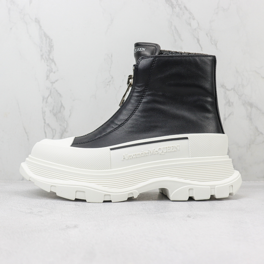 Bota Cano Médio Couro Preto Solado Branco com Zíper