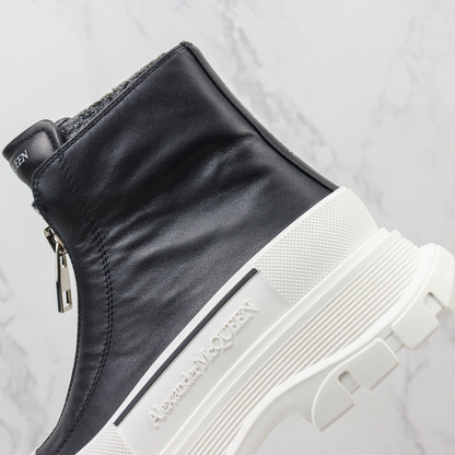 Bota Cano Médio Couro Preto Solado Branco com Zíper