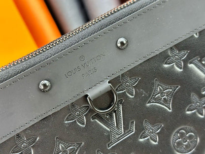Bolsa Pequena Couro Preto Padrão Monograma Geométrico